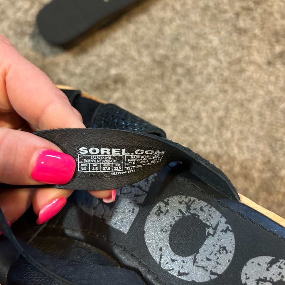 Sorel sandals - Picture 3 of 3